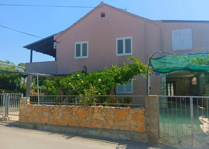 Guesthouse Eljuga Family