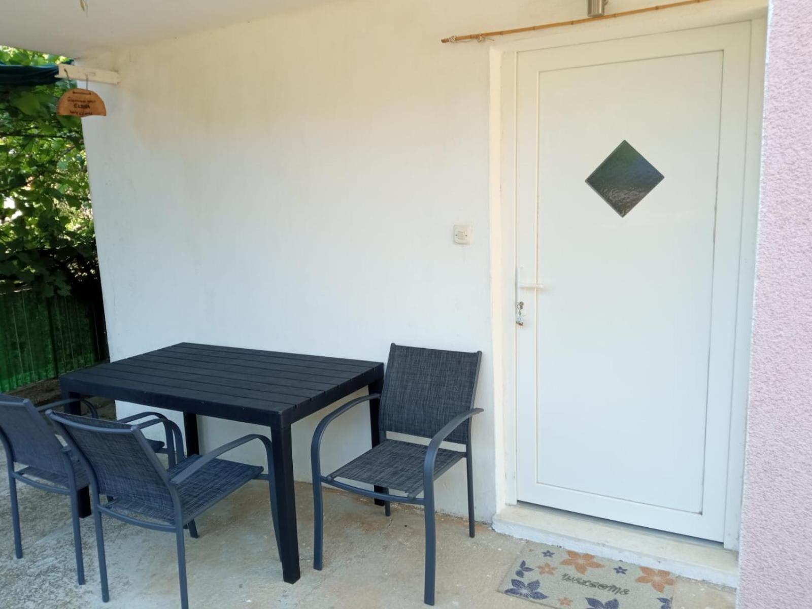 Eljuga Family Apartment